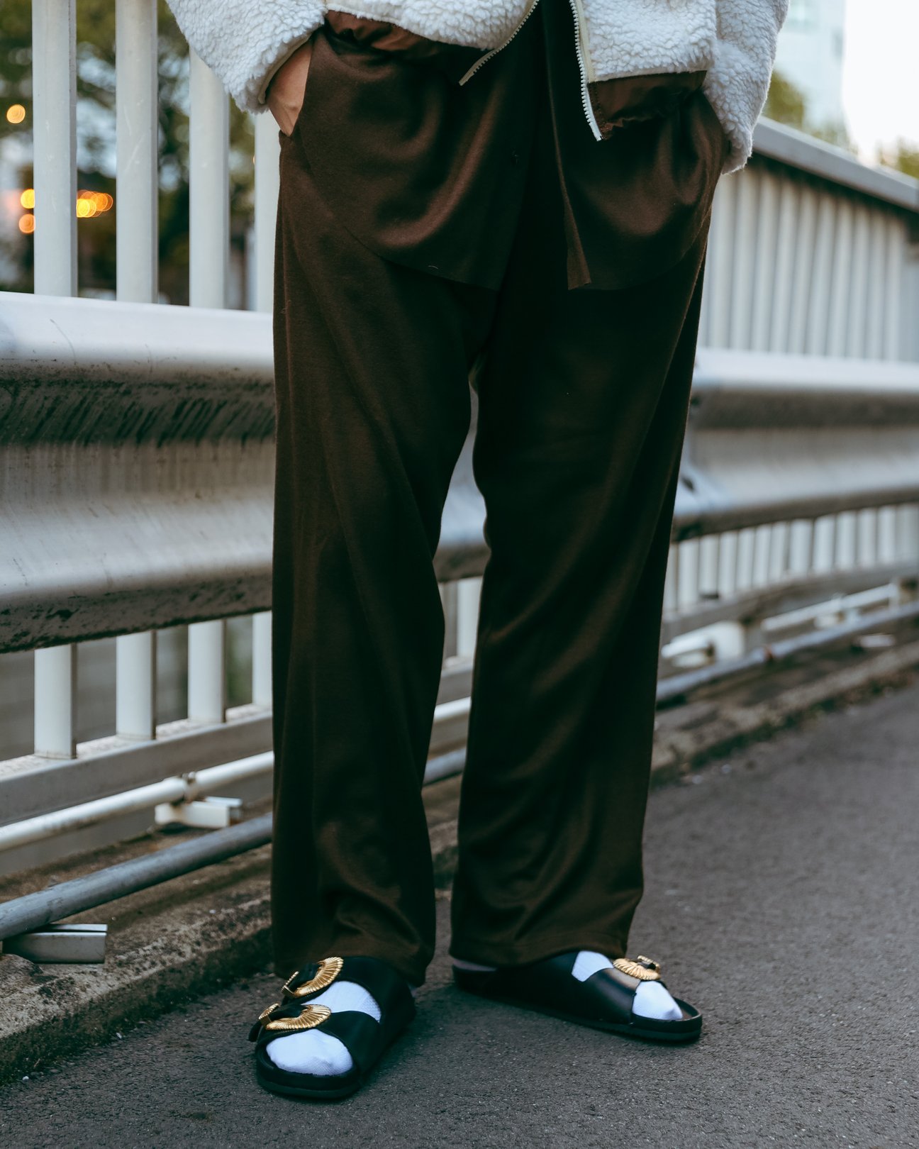 男性モデルの足元