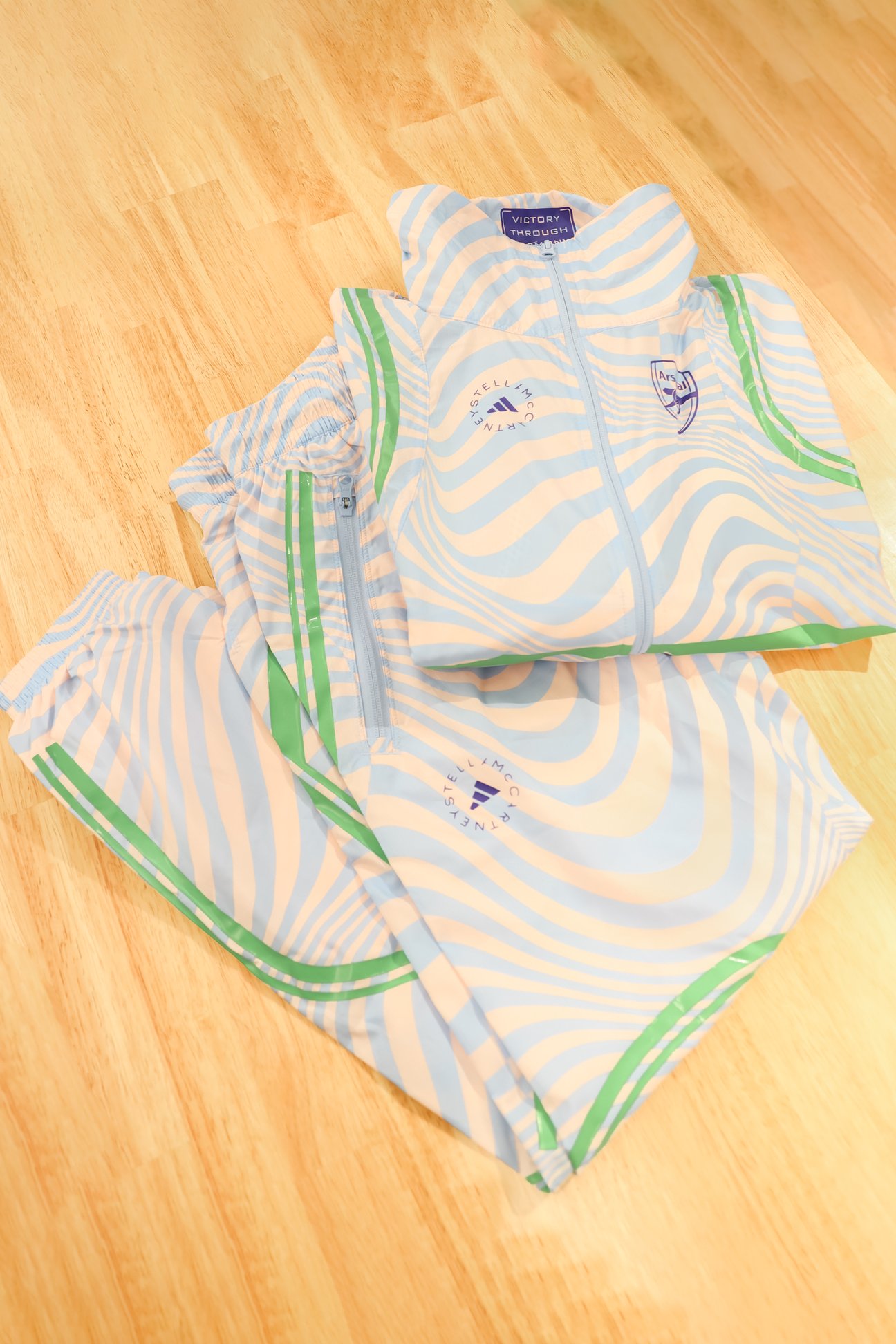Arsenal × adidas by Stella McCartney ジャージ 平置き