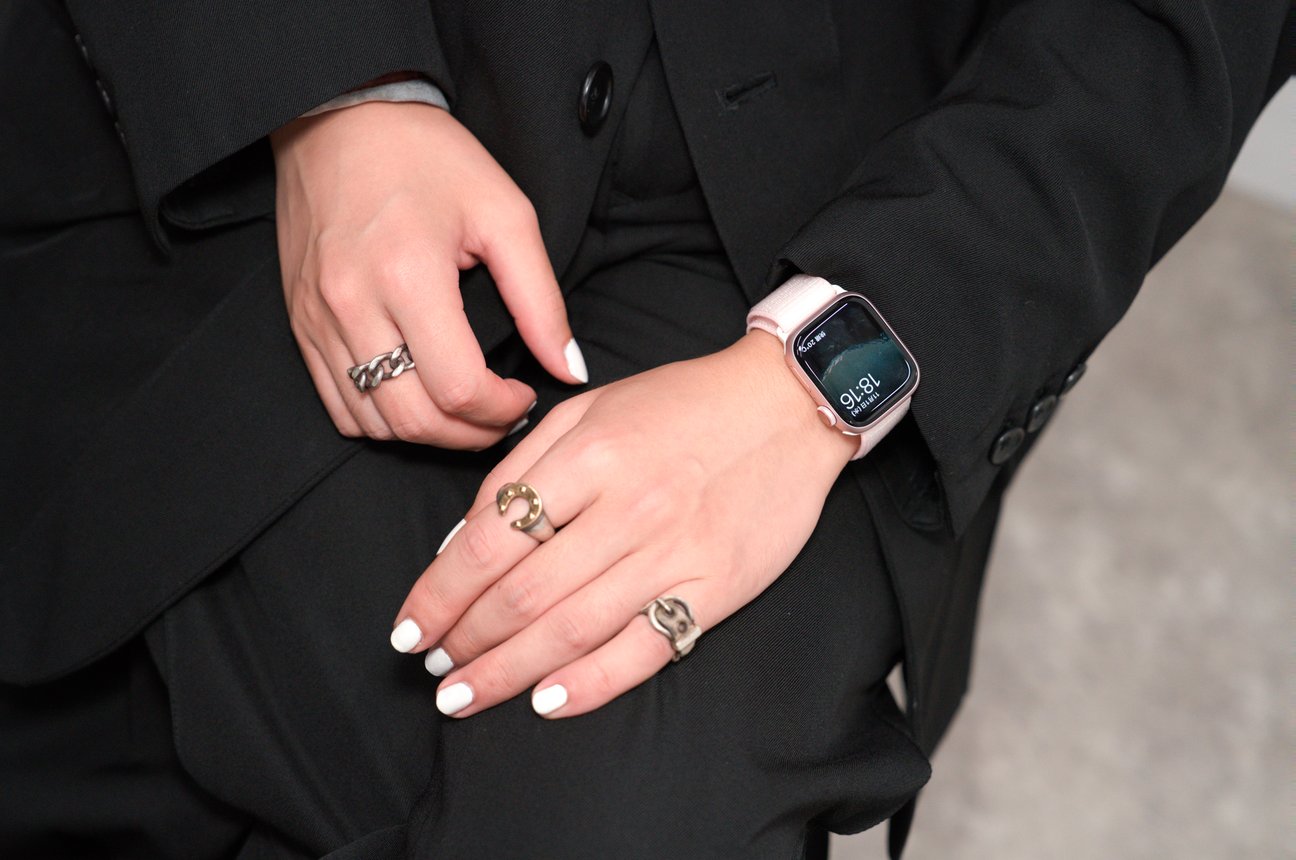 Apple Watch Series 9を着用