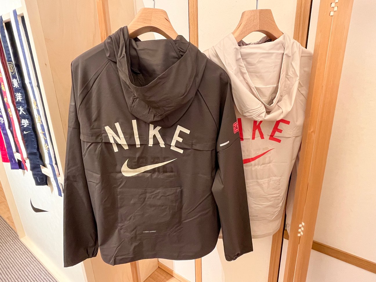 黒と白のジャケット
