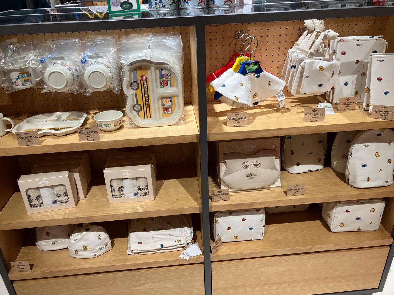 店内に陳列された商品