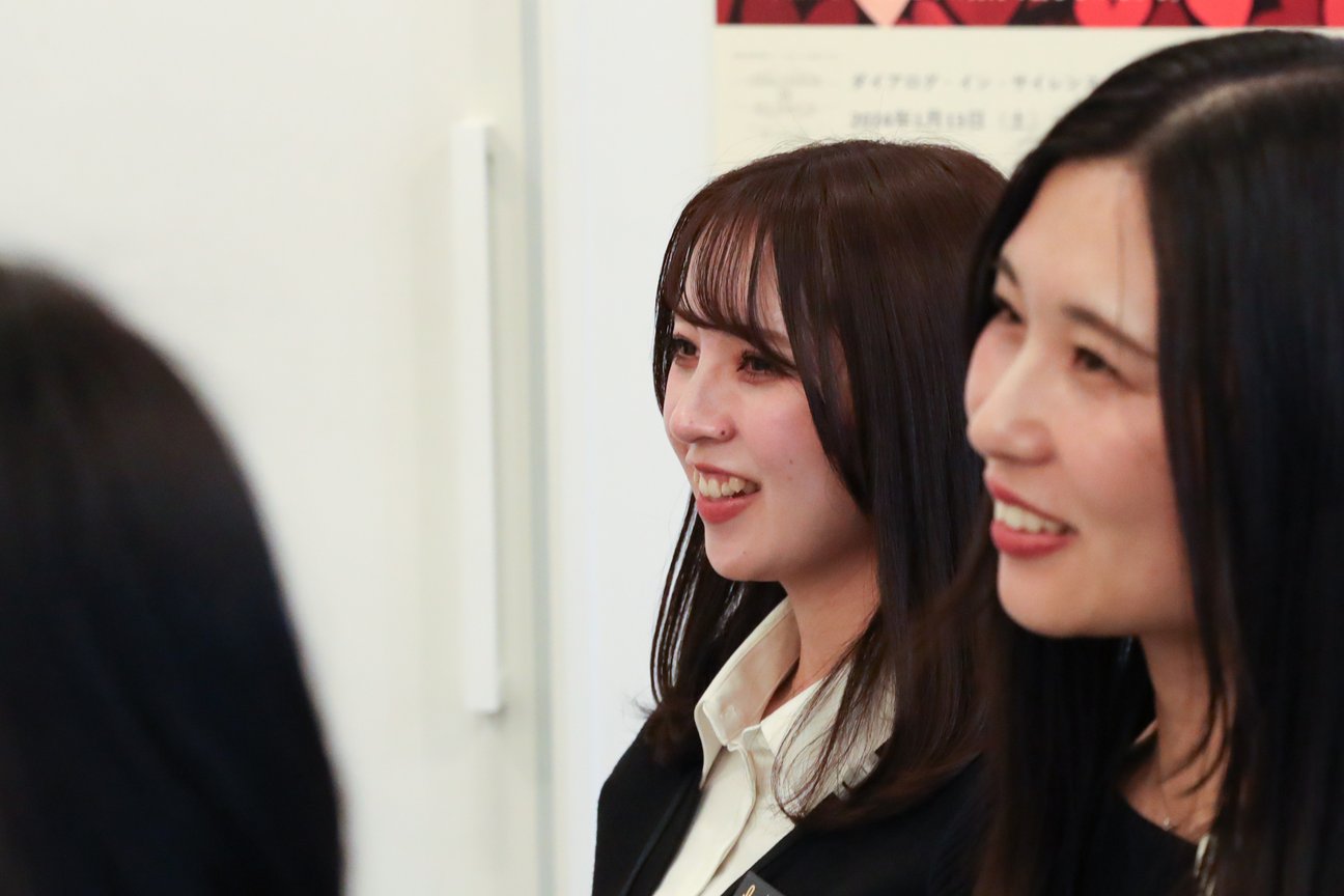 手話のレクチャーの様子