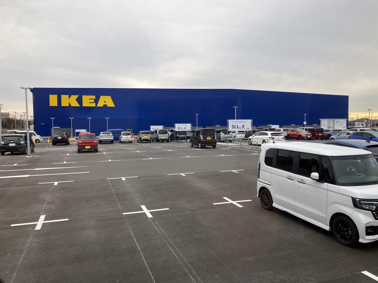 イケア前橋外観と駐車場