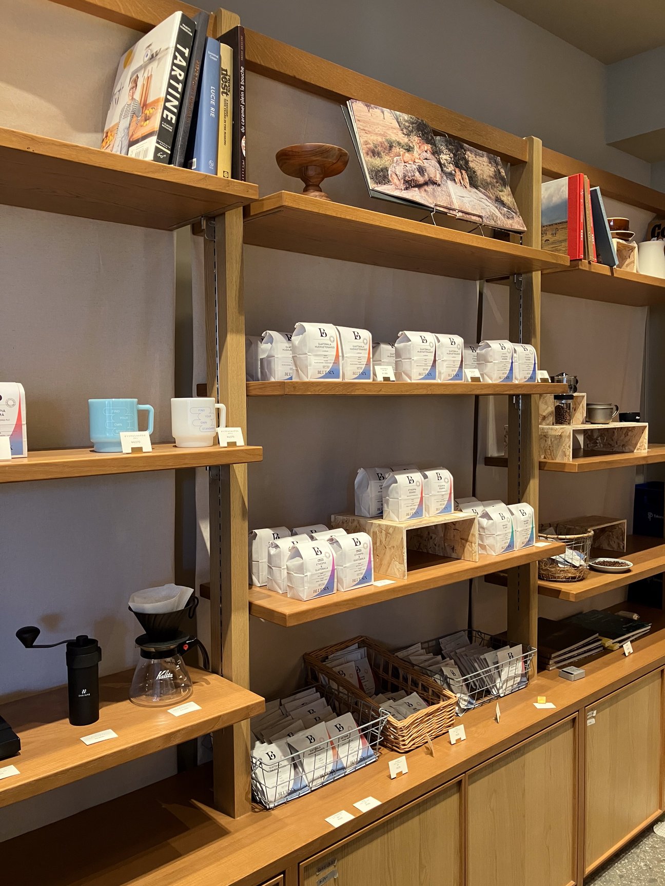 BLUE SIX COFFEE店内の様子