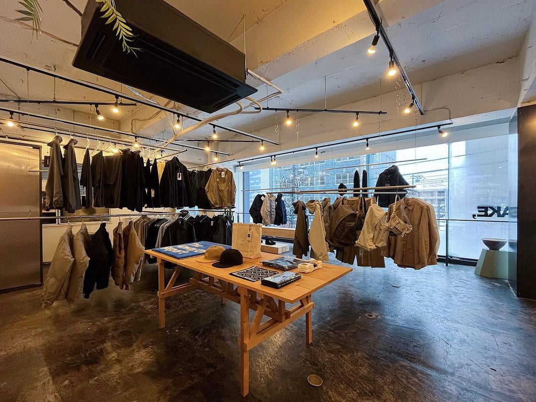北海道のセレクトショップ「ウェイク」の店内