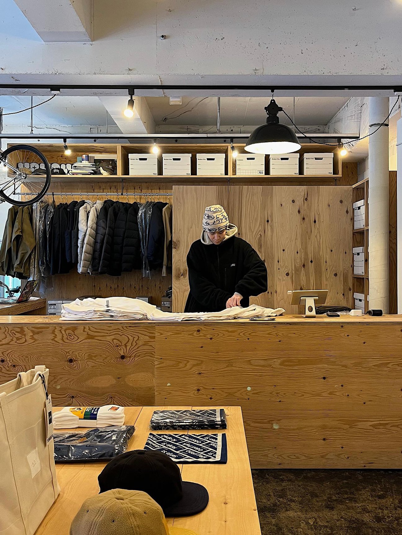 北海道のセレクトショップ「ウェイク」の店内