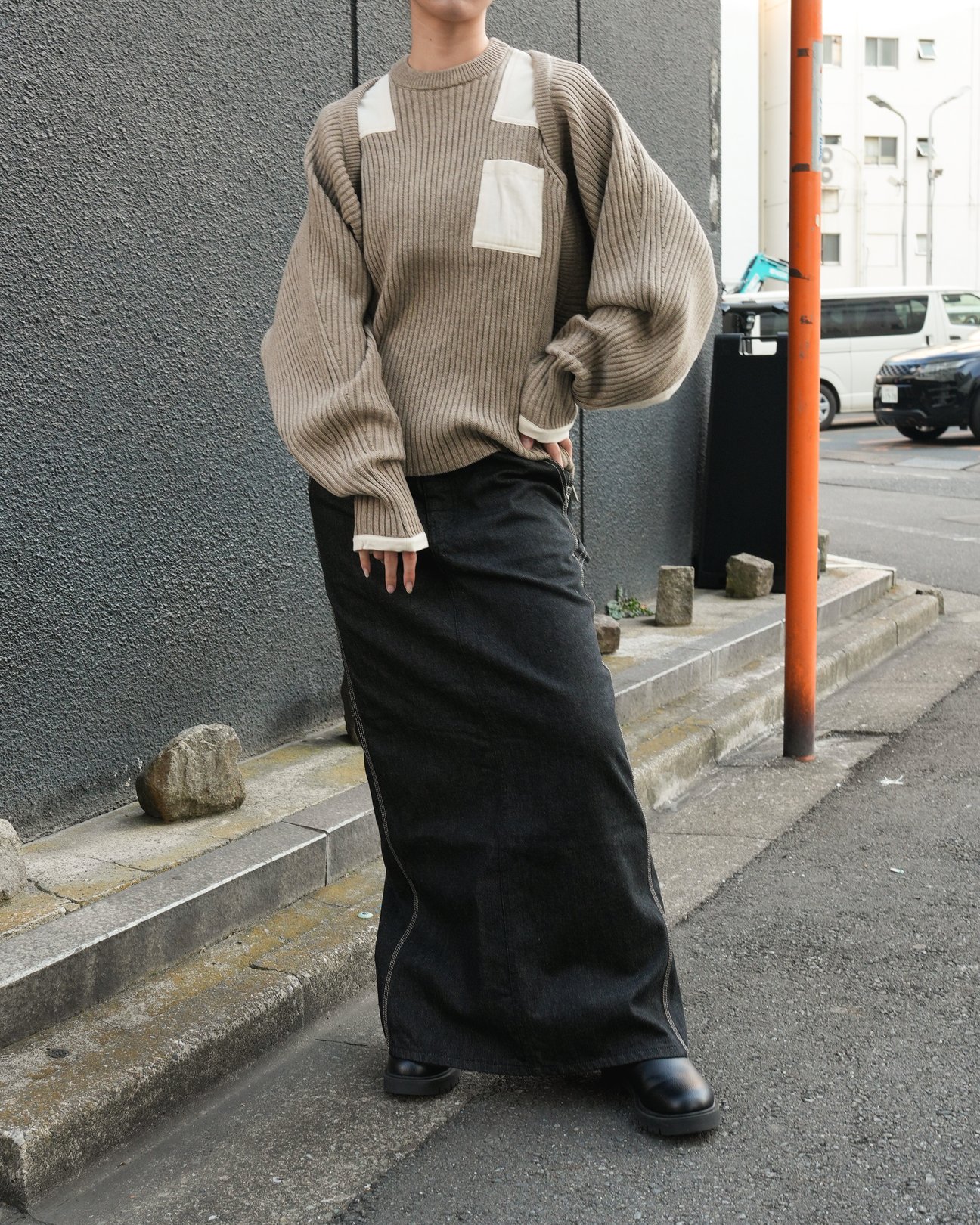 女性の着用写真。ボレロとのスタイリング。