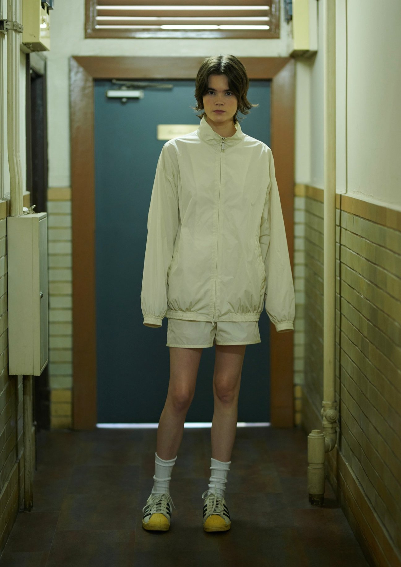 アンスクリアの洋服を着た女性モデル