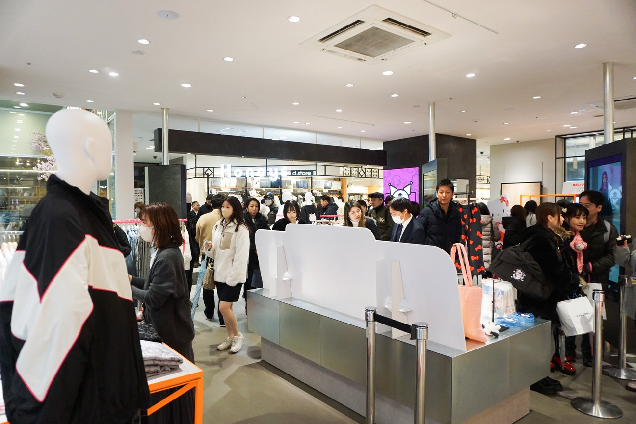 賑わう売り場