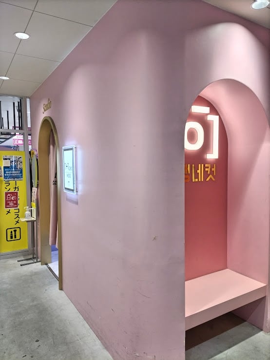 nanohana 戎橋店内のフォトスペース