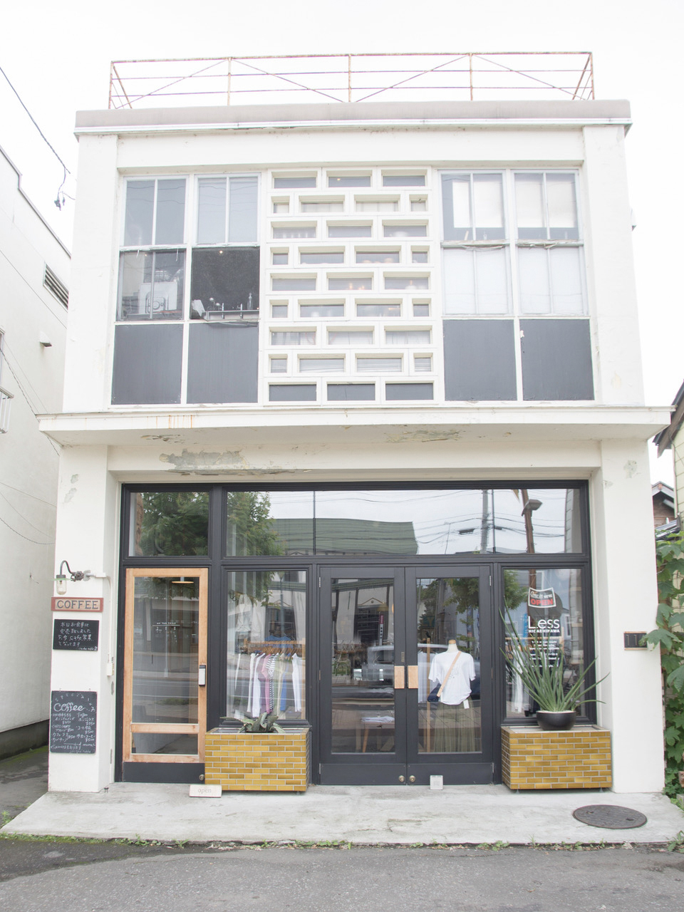 北海道のセレクトショップ「Less Higashikawa」の外観