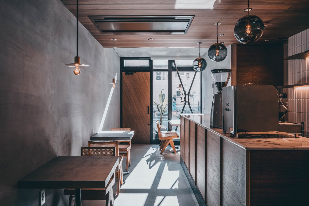 カフェ「Coffee & Bar gg GENIE」の店内画像
