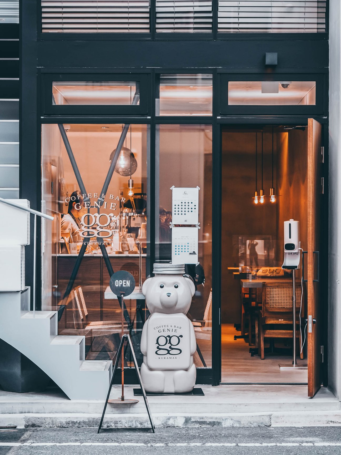 カフェ「Coffee & Bar gg GENIE」の店舗外観画像