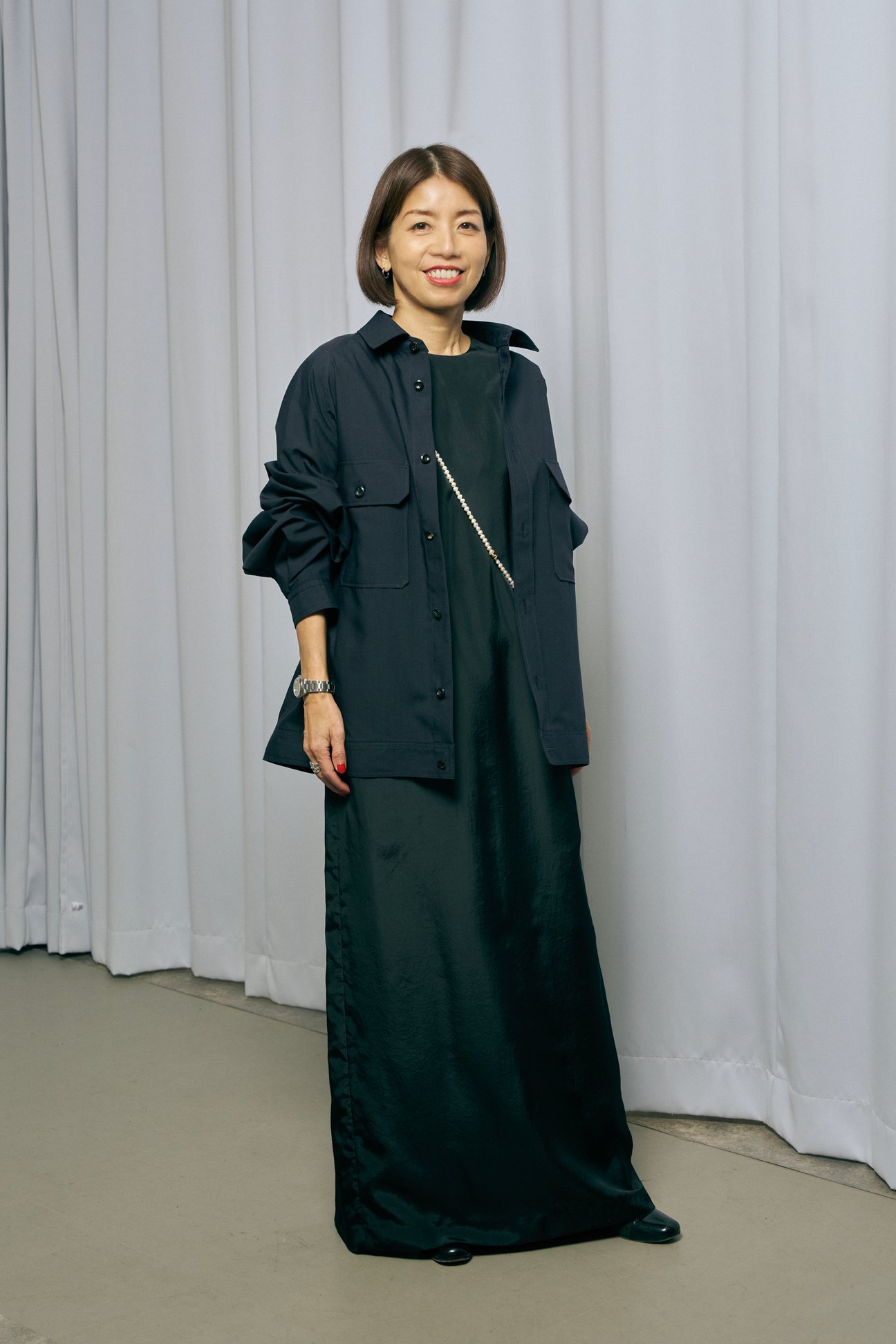リラクスの洋服を着る中島