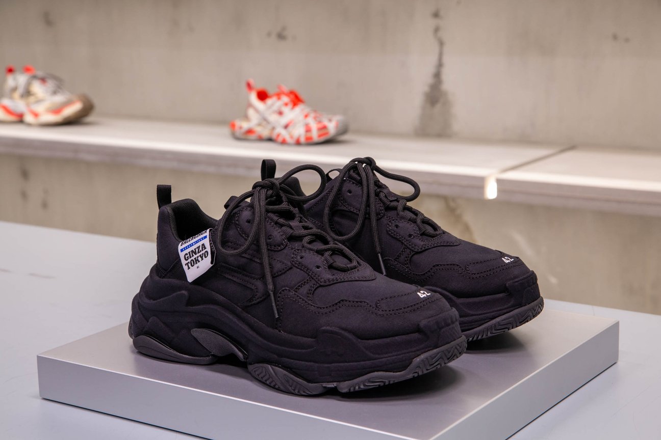 TRIPLE S スニーカー(15万700円)