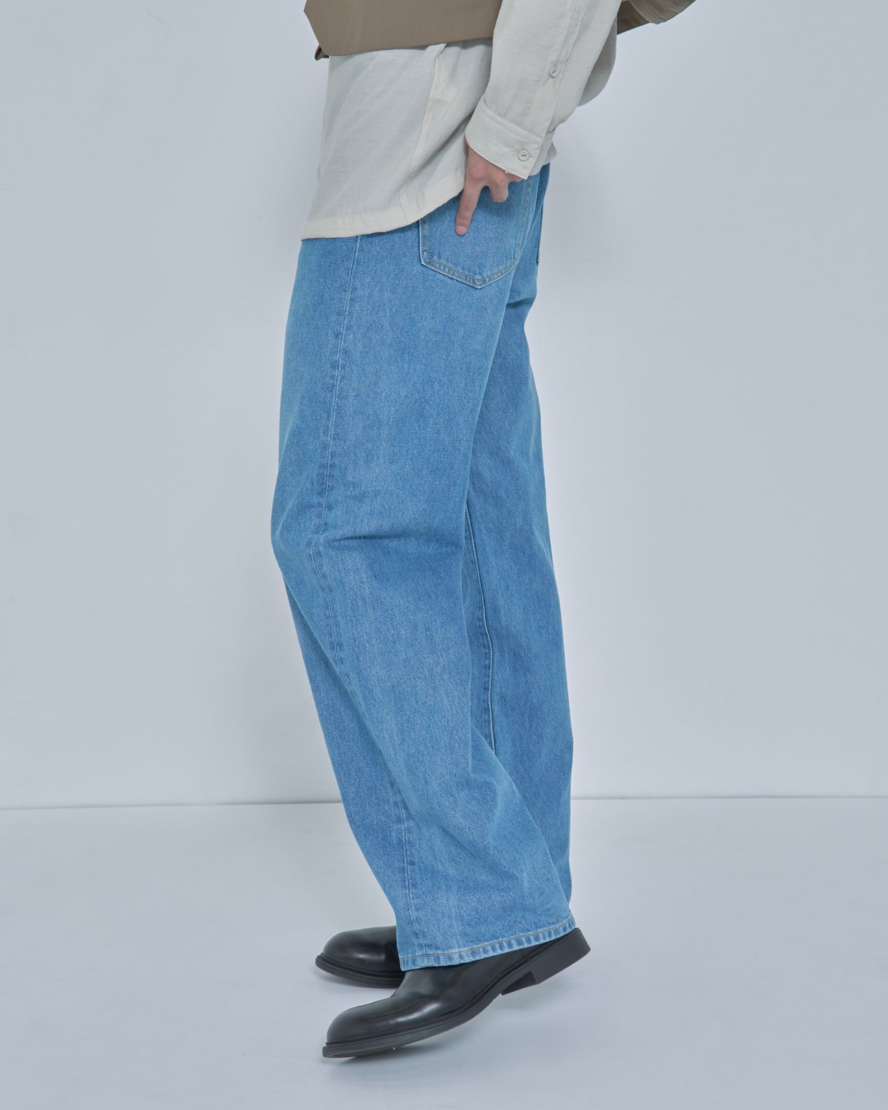 NTNのデニムパンツ