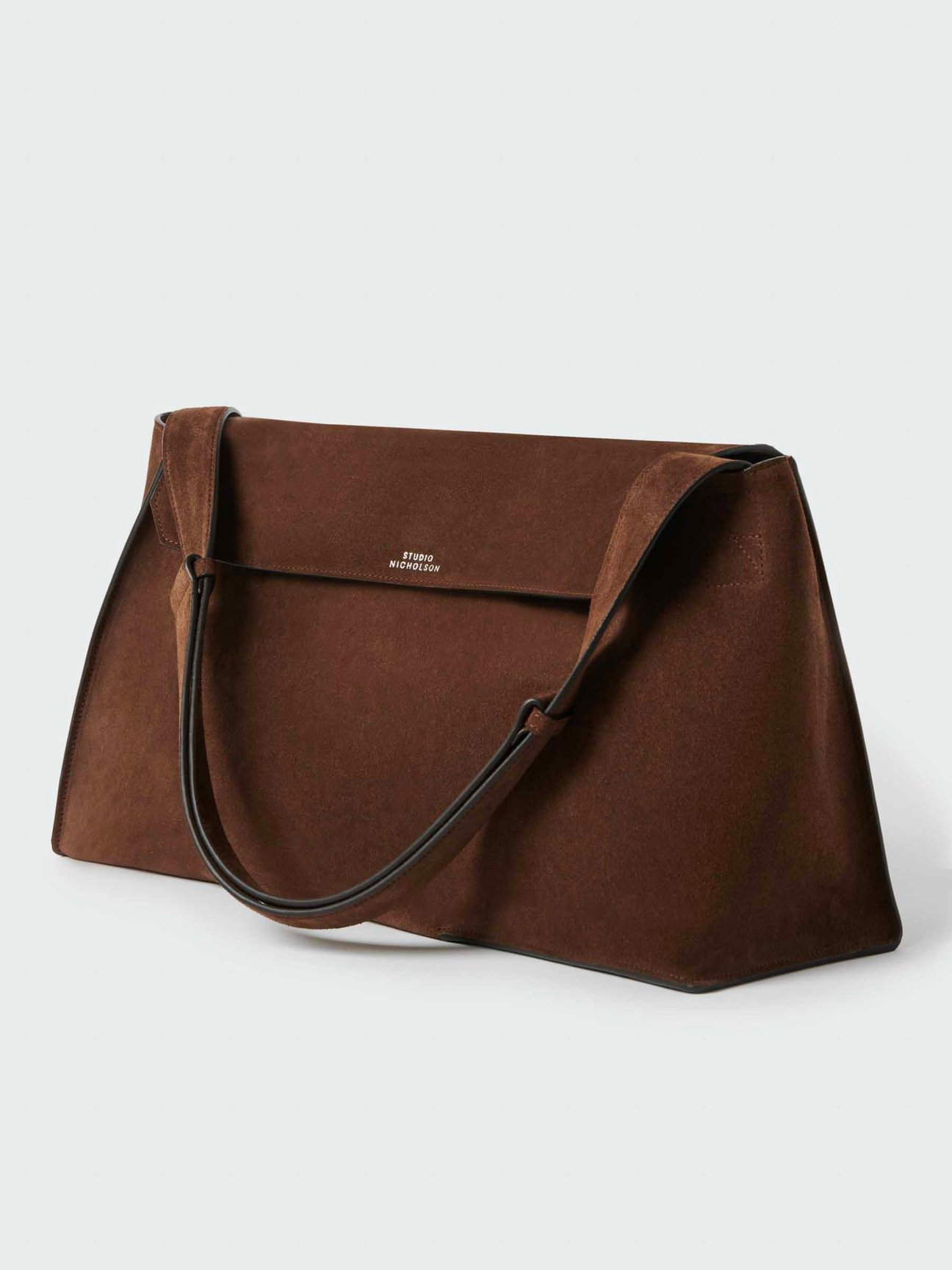 スタジオニコルソン」から初のバッグコレクション登場、ブランド