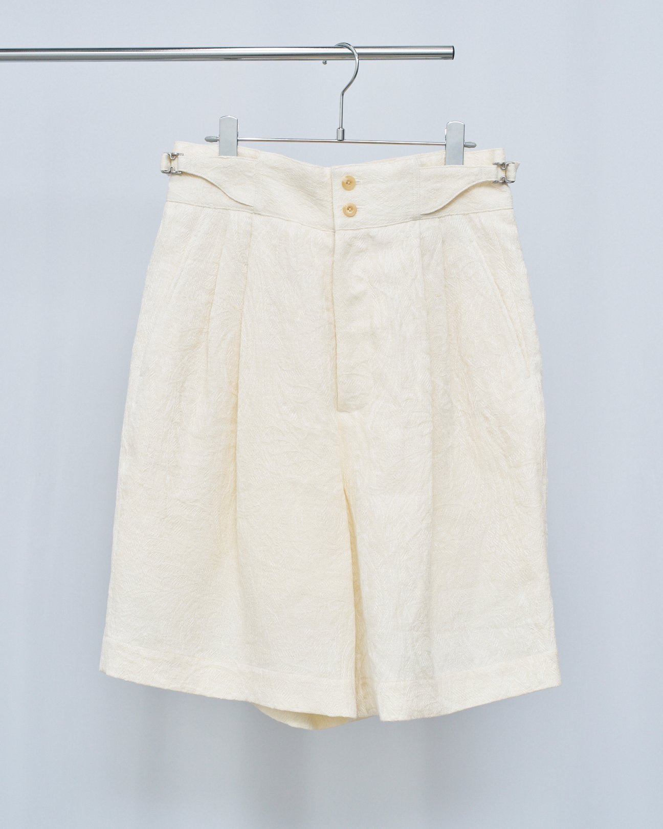 イレニサのショートパンツ