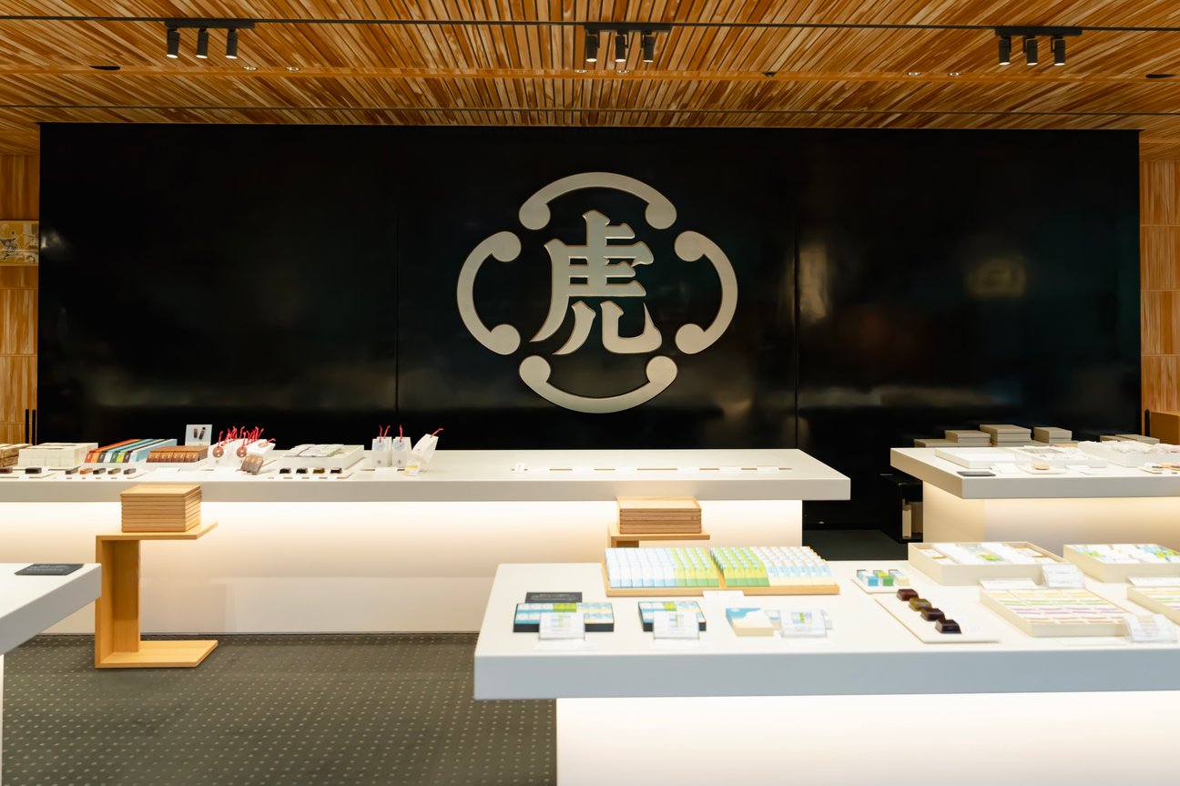 虎屋赤坂店の店内
