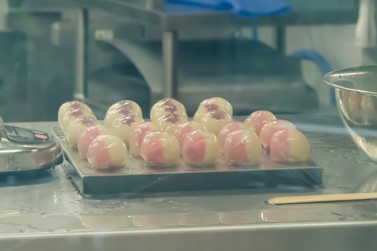 とらや赤坂店内 和菓子工房の様子