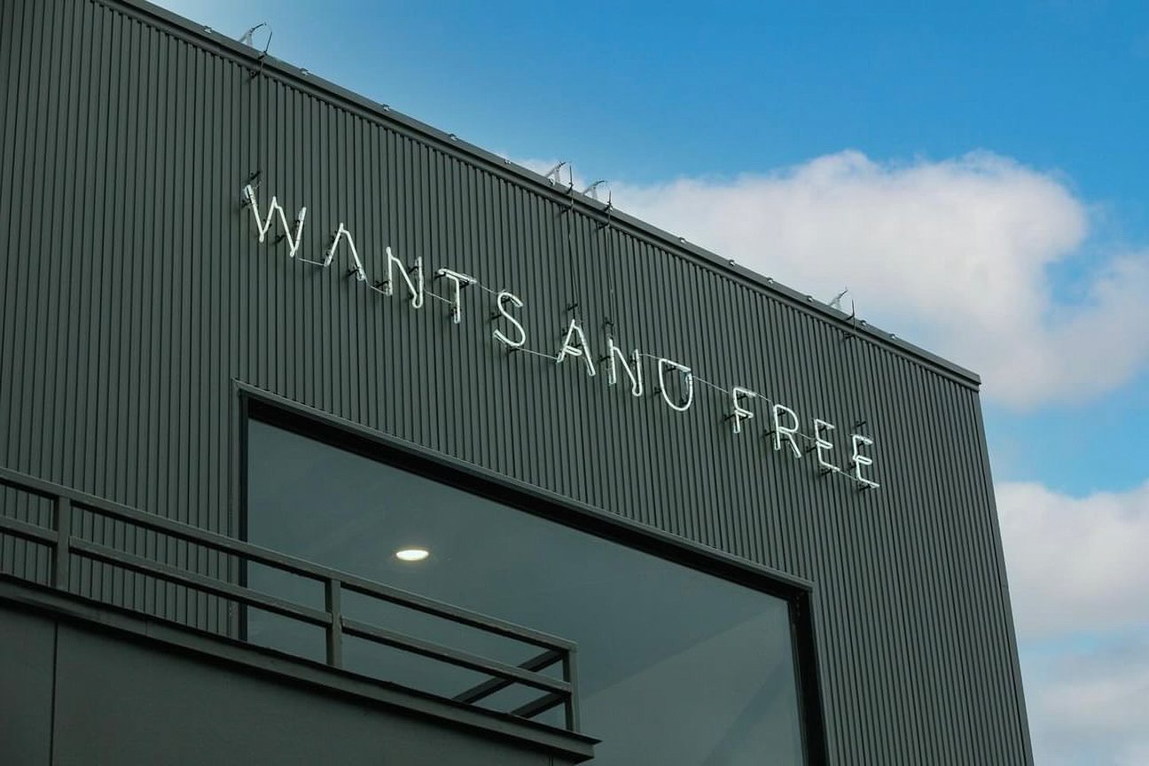 秋田県のセレクトショップ「WANTS AND FREE」の外観