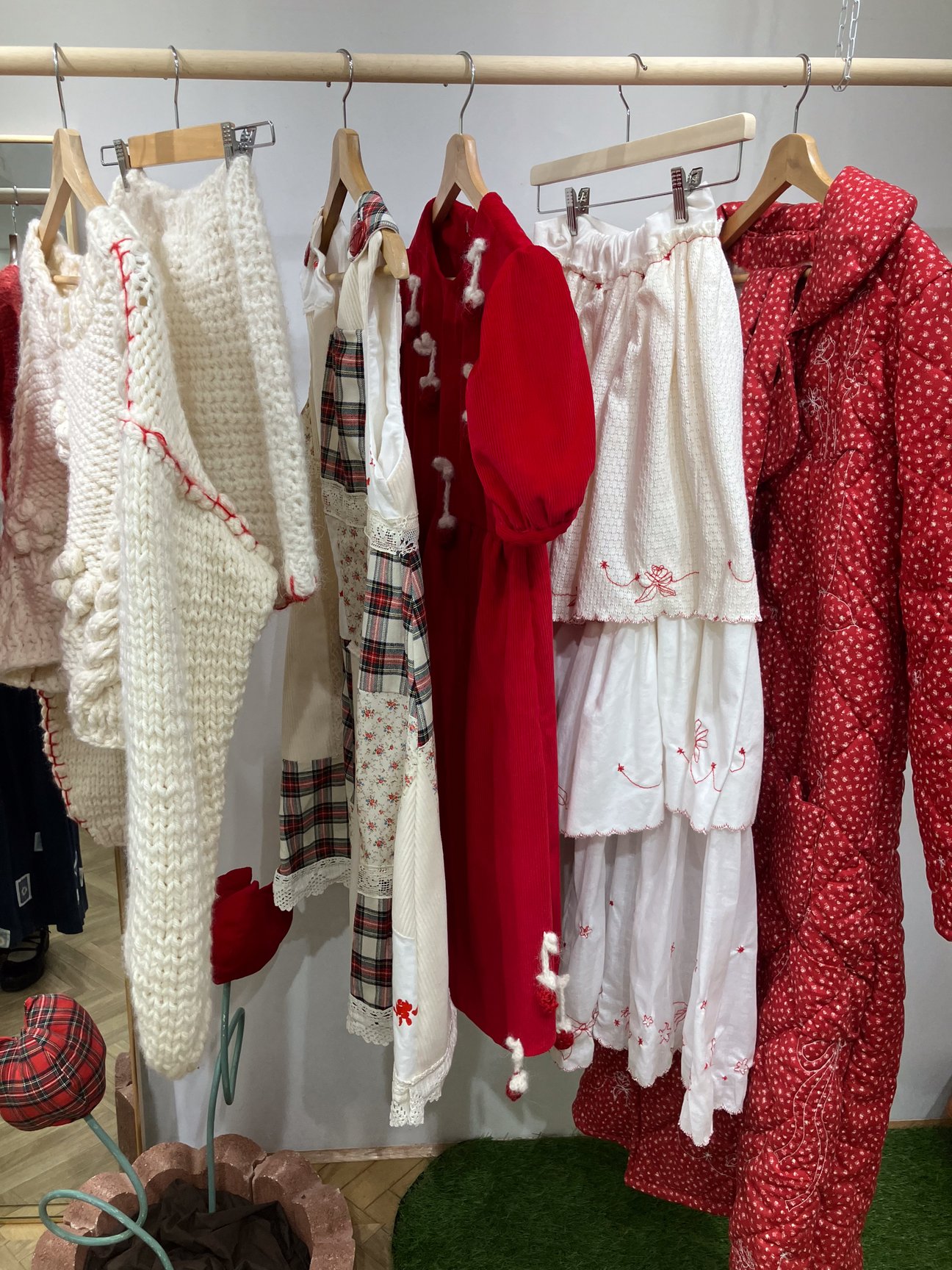 hana sugiyamaの24AW展示会の様子