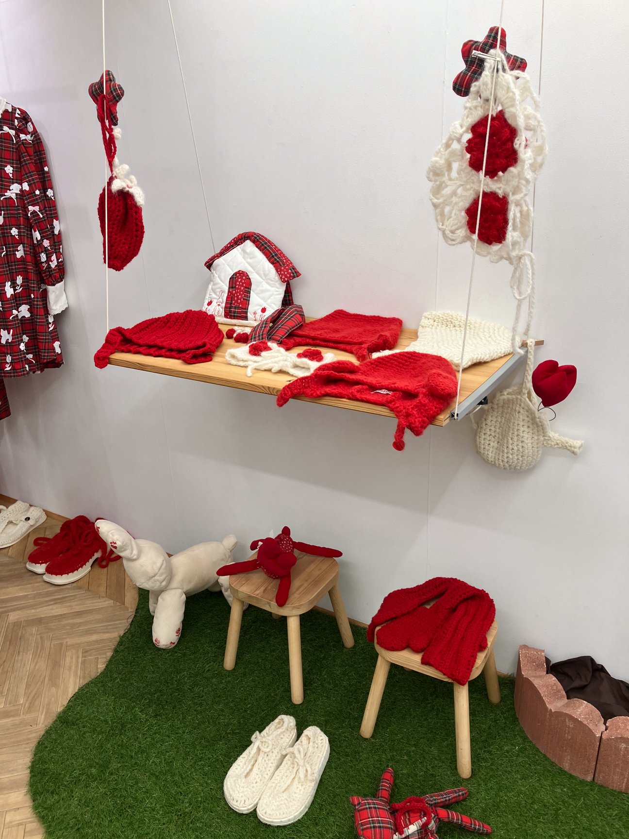 hana sugiyamaの24AW展示会の様子