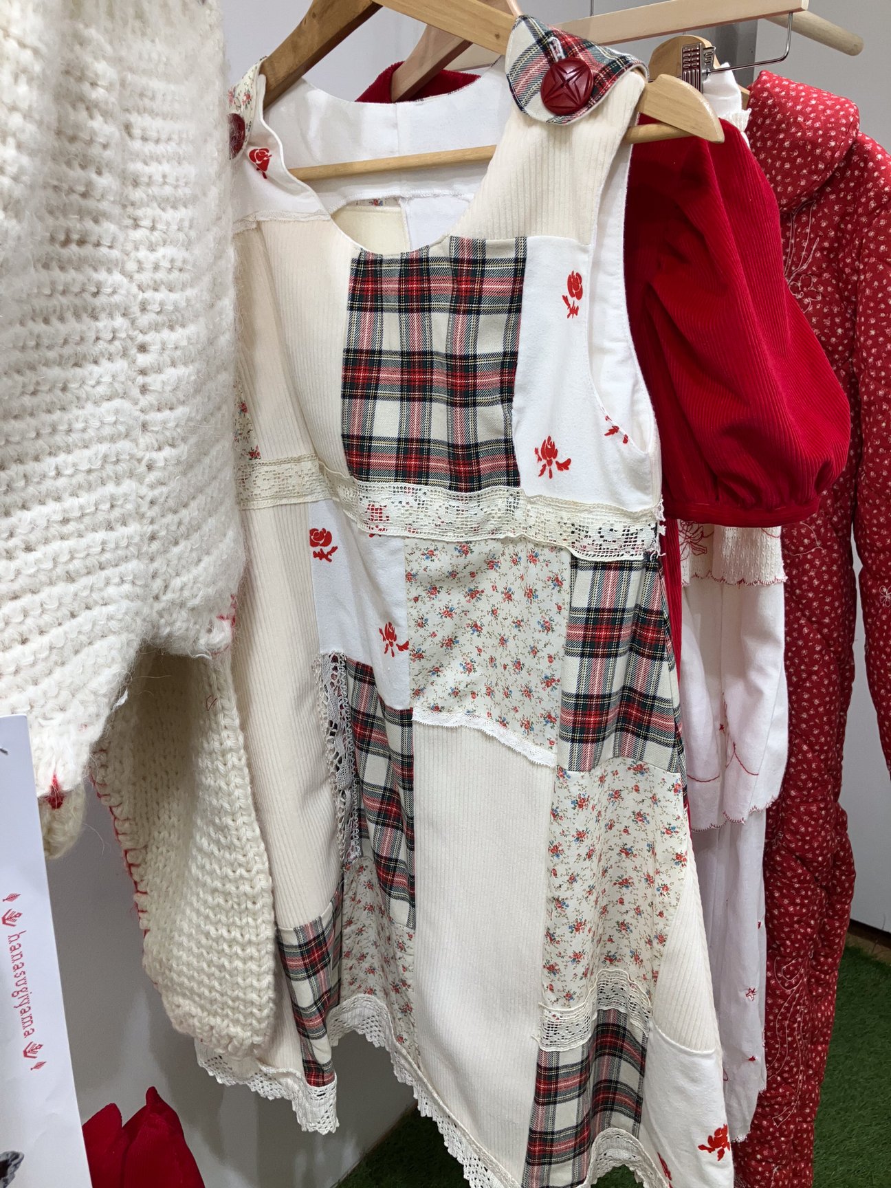 hana sugiyamaの24AW展示会の様子