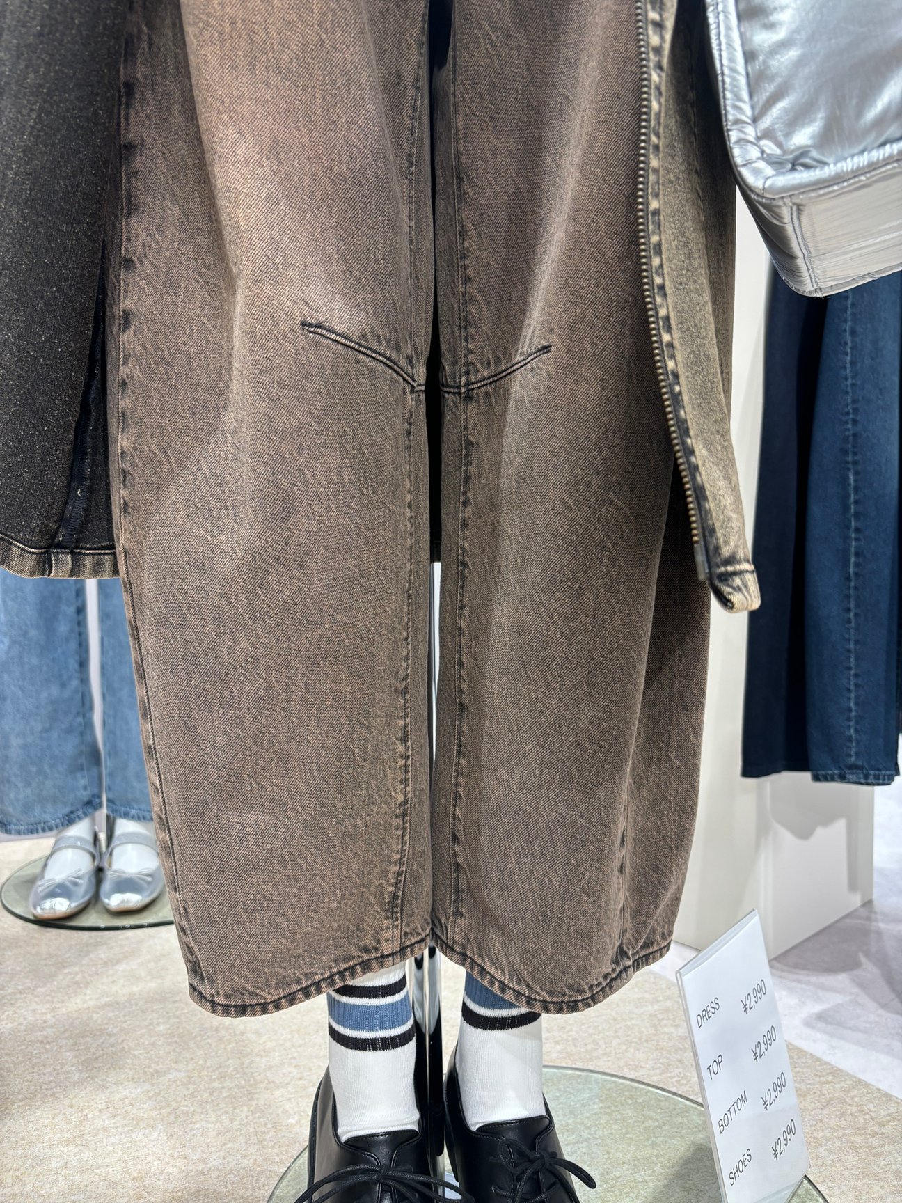 GU バレルレッグジーンズ