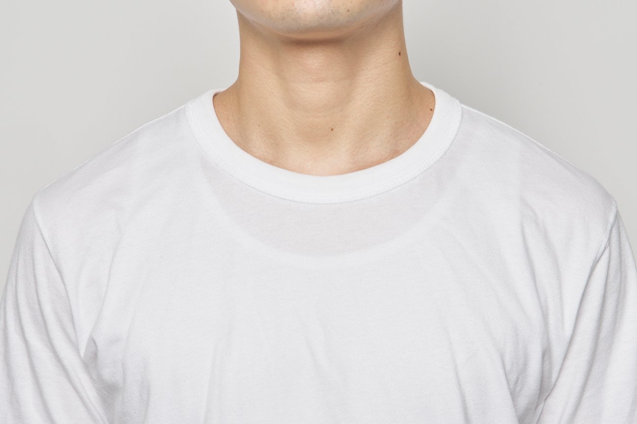 クルーネックTシャツの着画