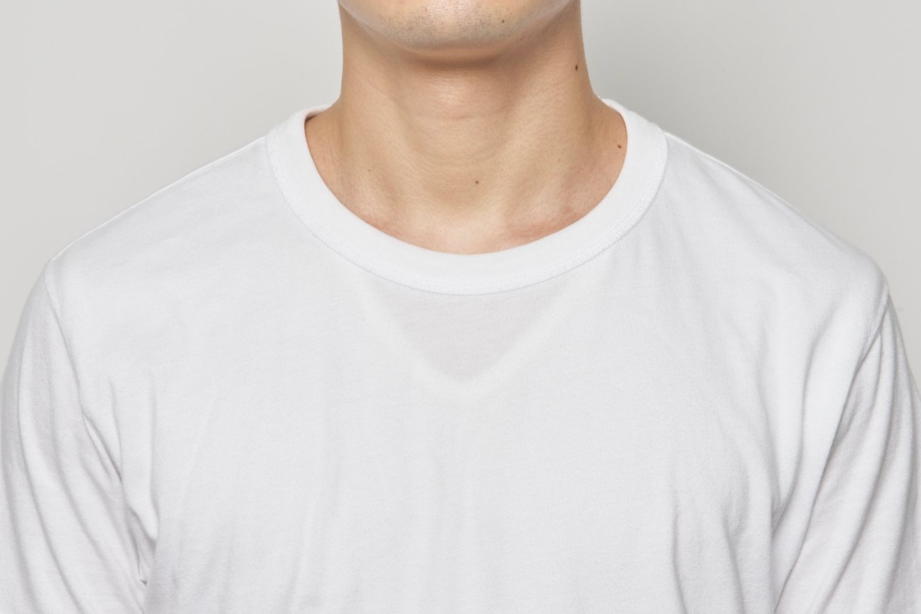 クルーネックTシャツの着画