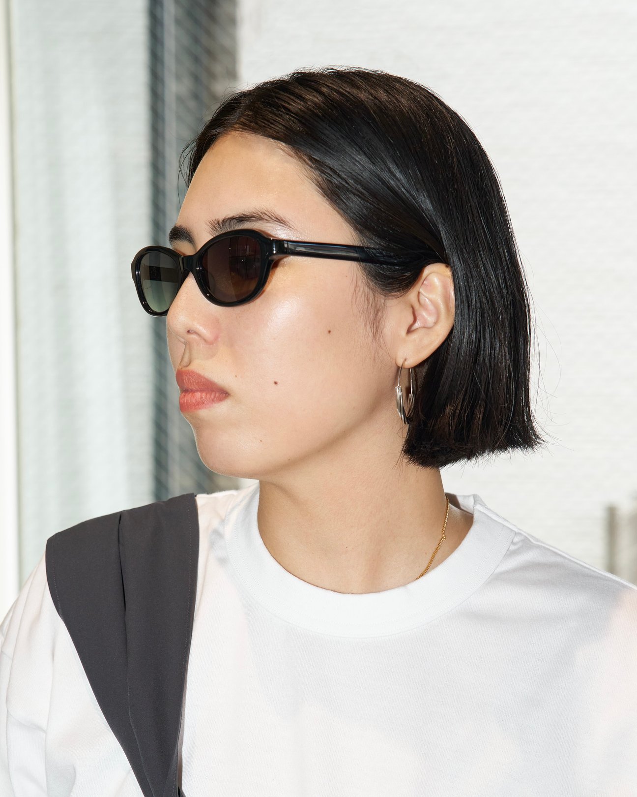 ヨシオクボの洋服を着たモデル