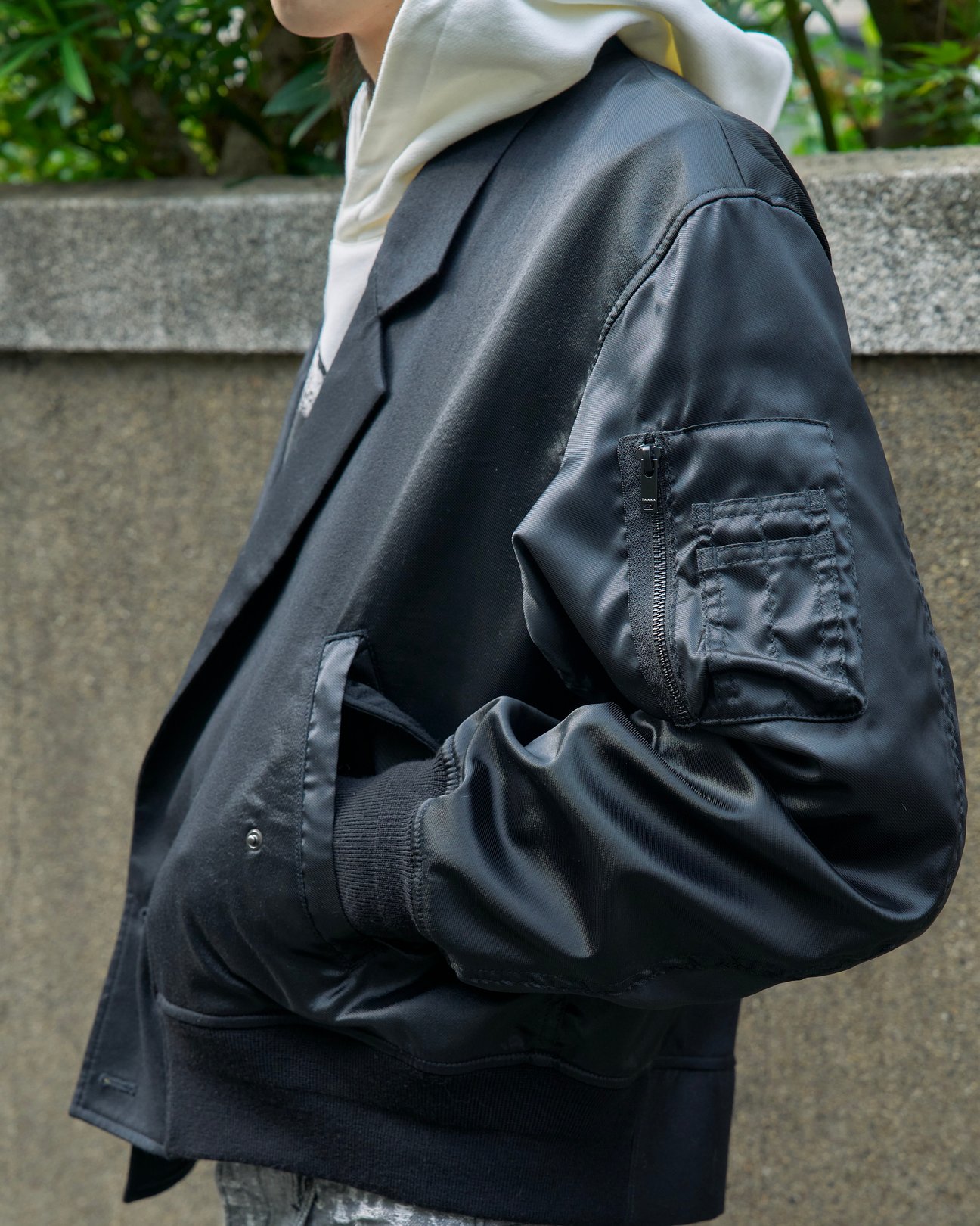 タークの洋服を着たモデル