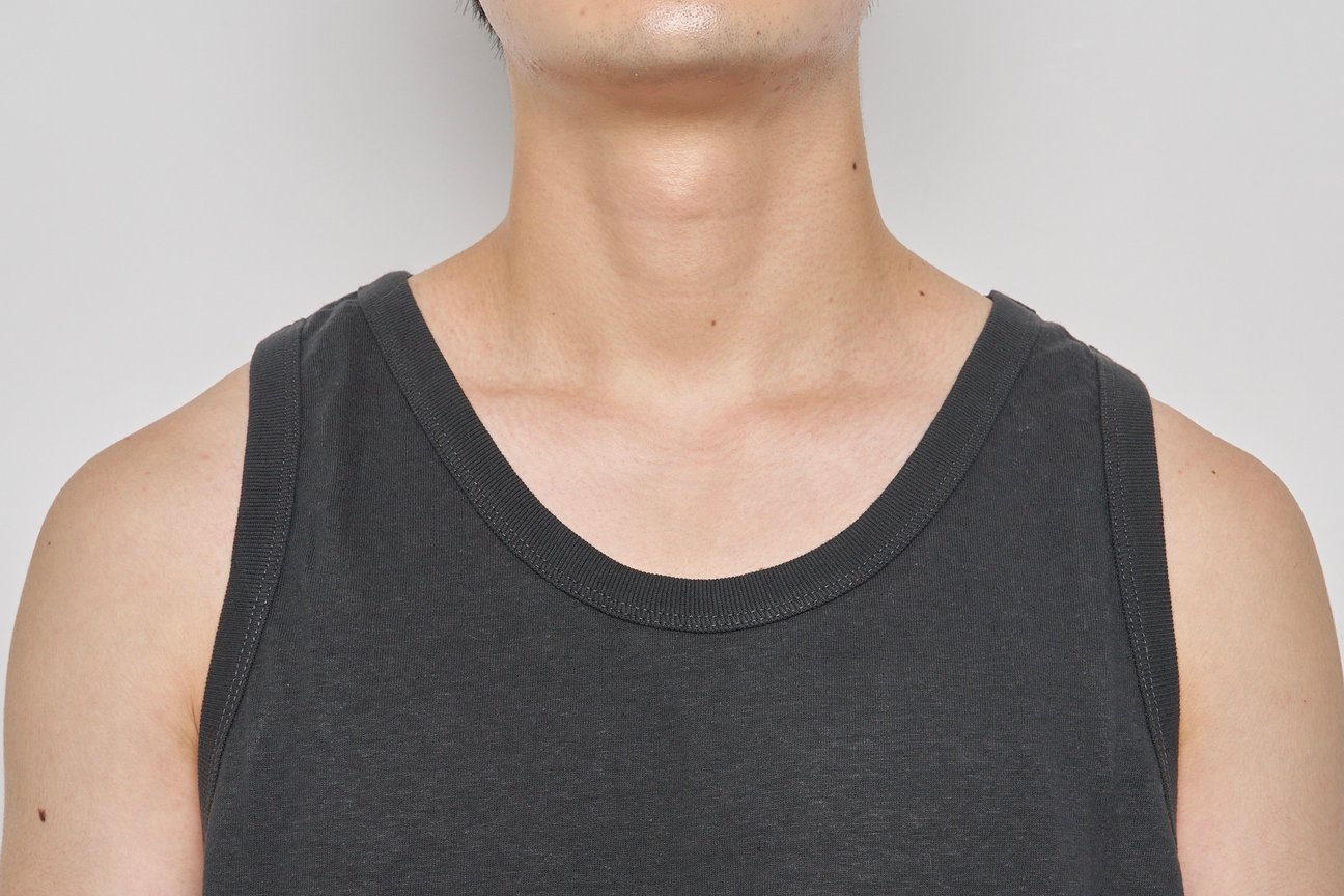 黒のインナーの着用画像
