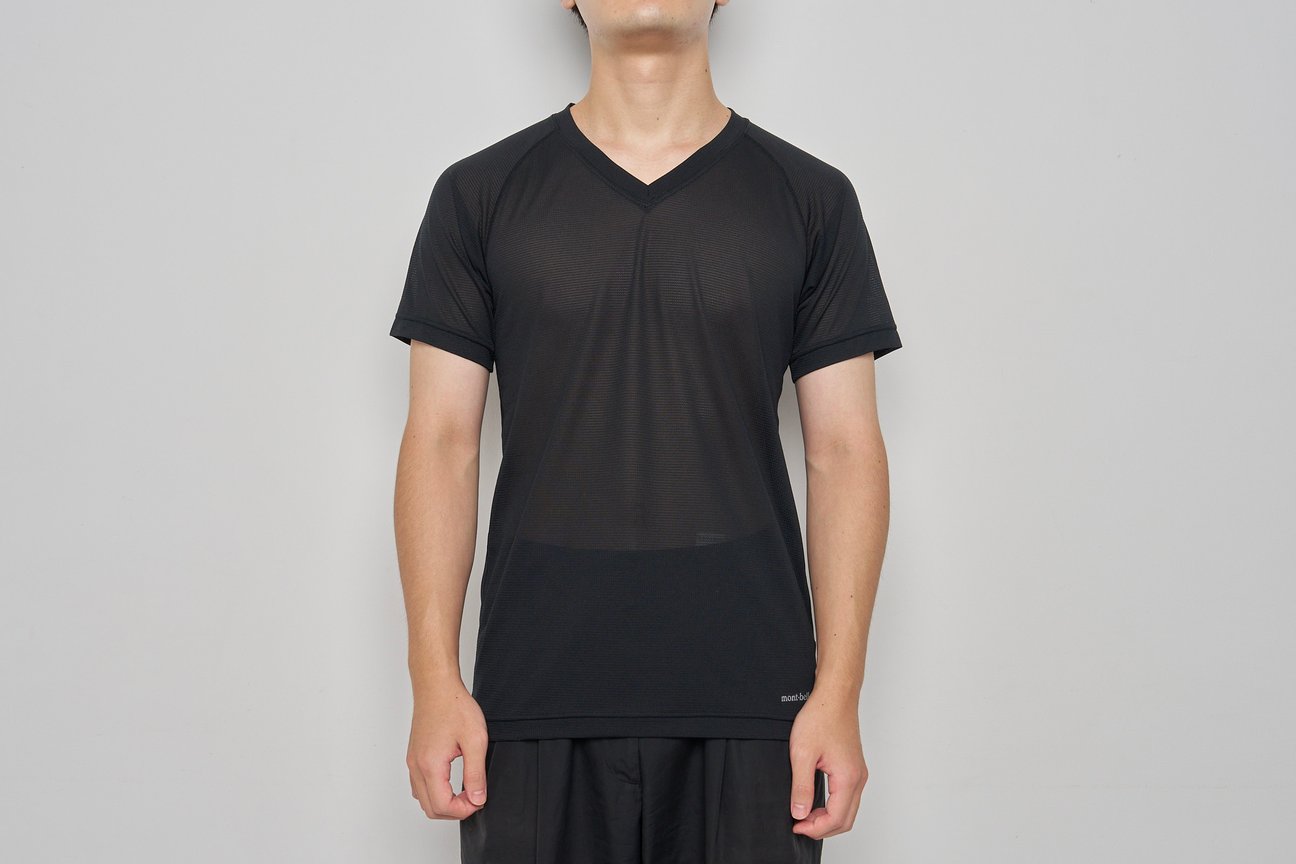 黒のインナーの着用画像
