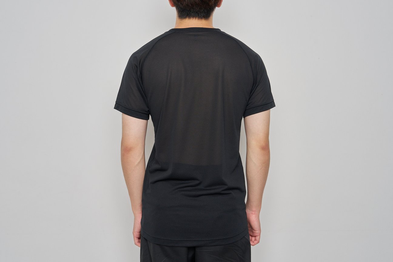 黒のインナーの着用画像