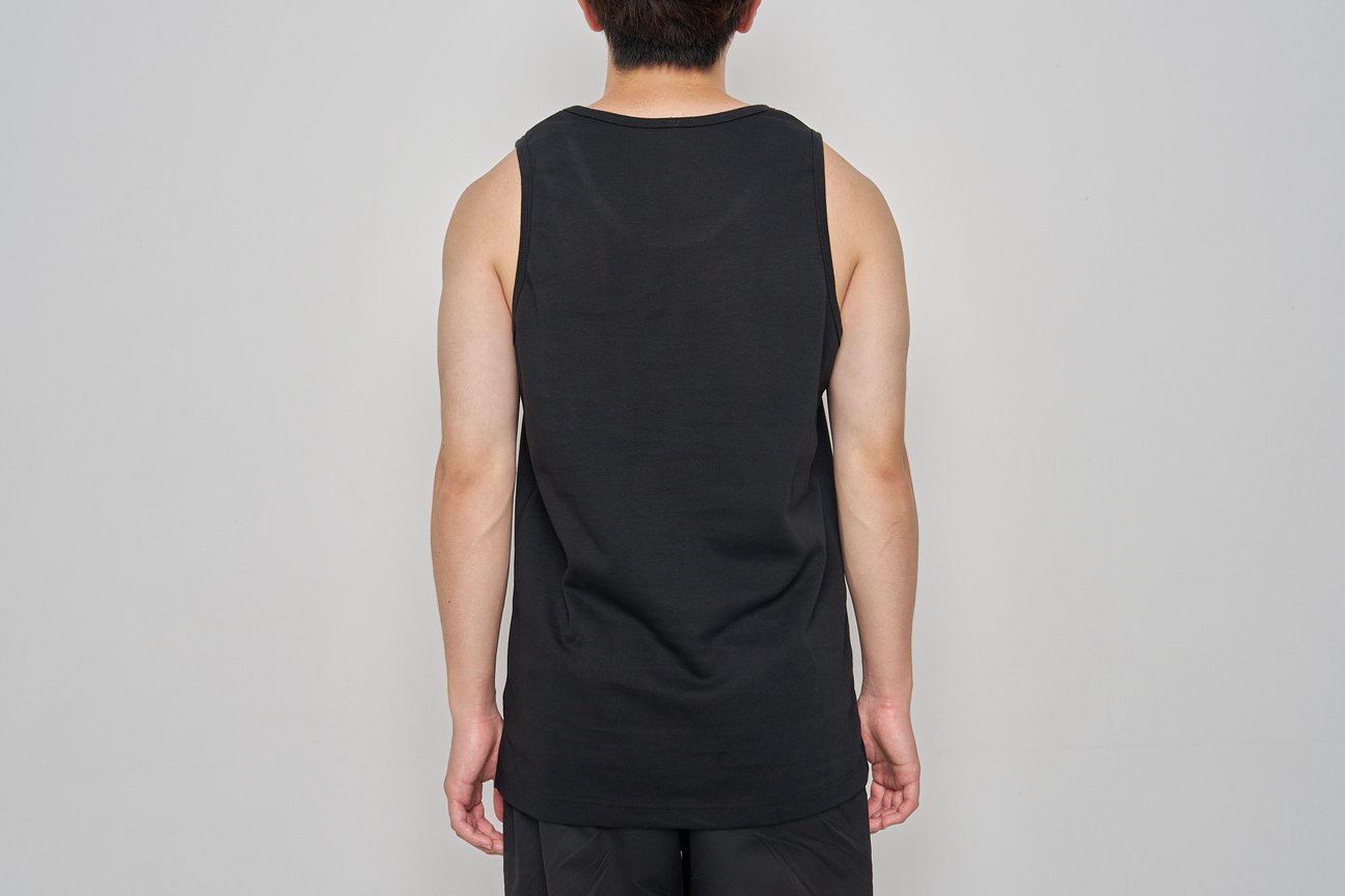 黒のインナーの着用画像