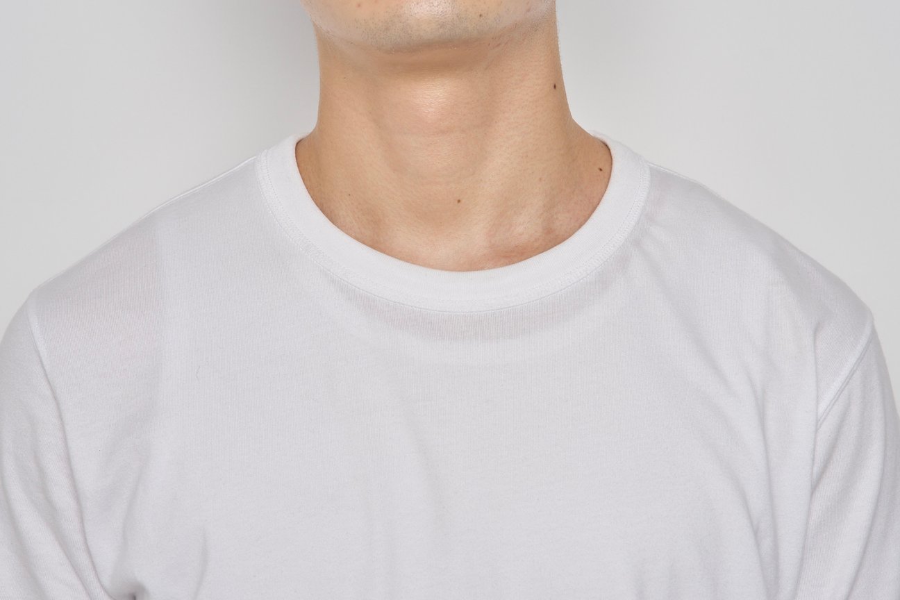 クルーネックTシャツの着画