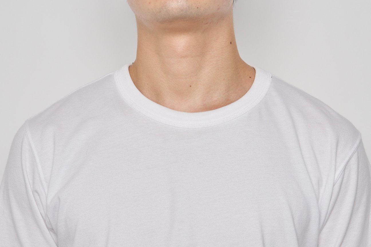 クルーネックTシャツの着画