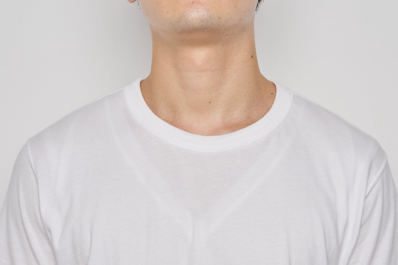 クルーネックTシャツの着画
