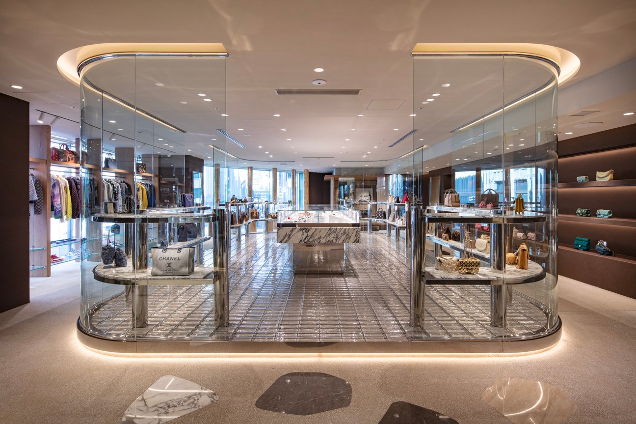 ALLU SHINJUKUの店内