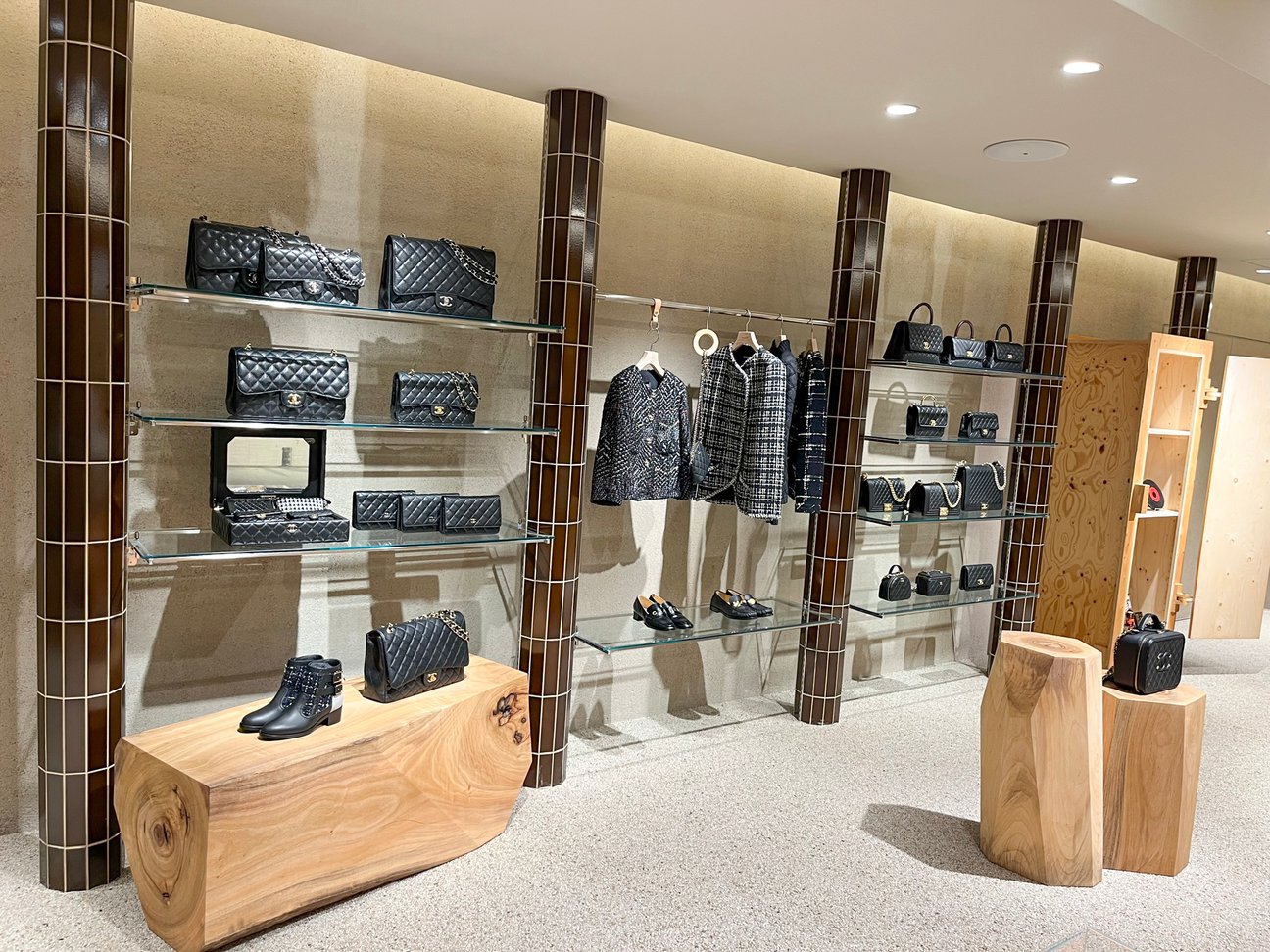 ALLU SHINJUKUの店内
