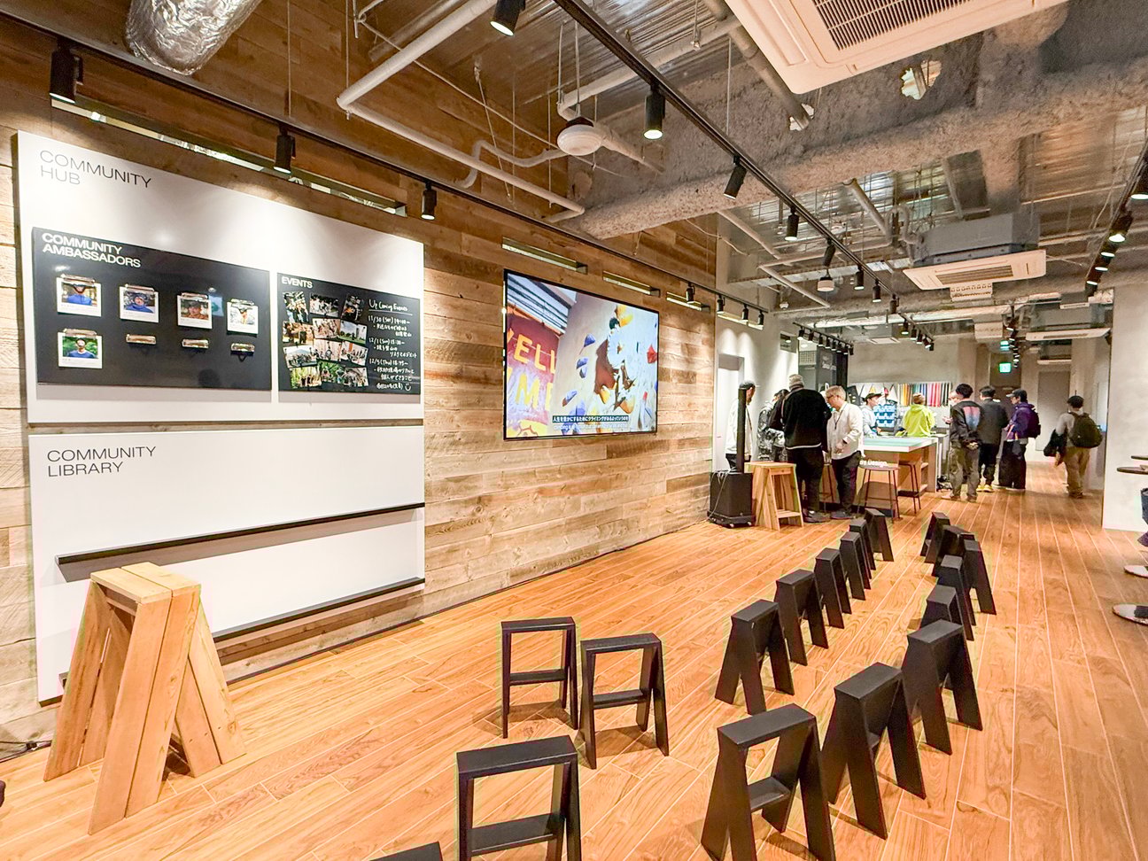 アークテリクス新宿ブランドストアの店内