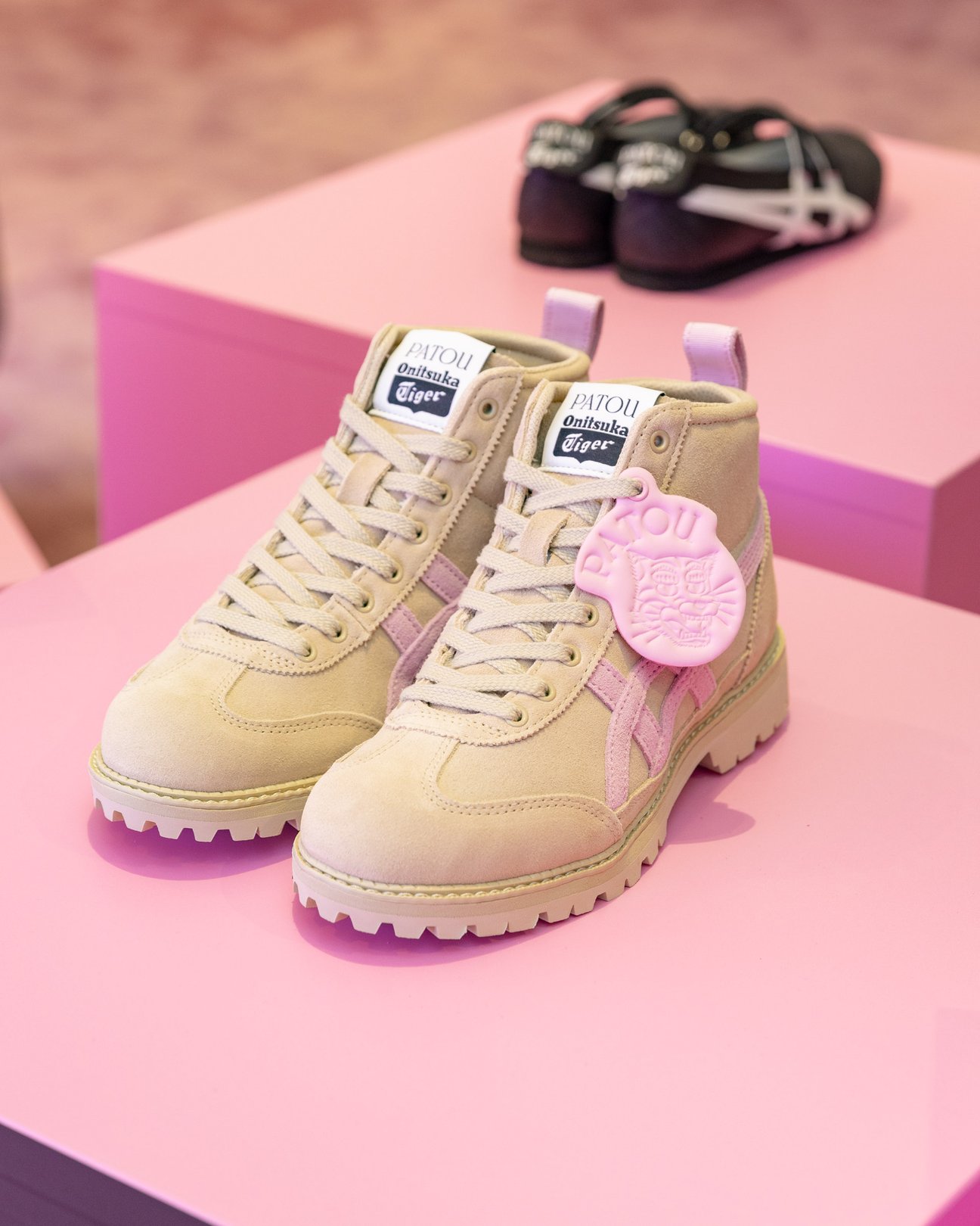 Onitsuka Tiger」と「PATOU」が初コラボ！ガーリーな“MEXICO 66