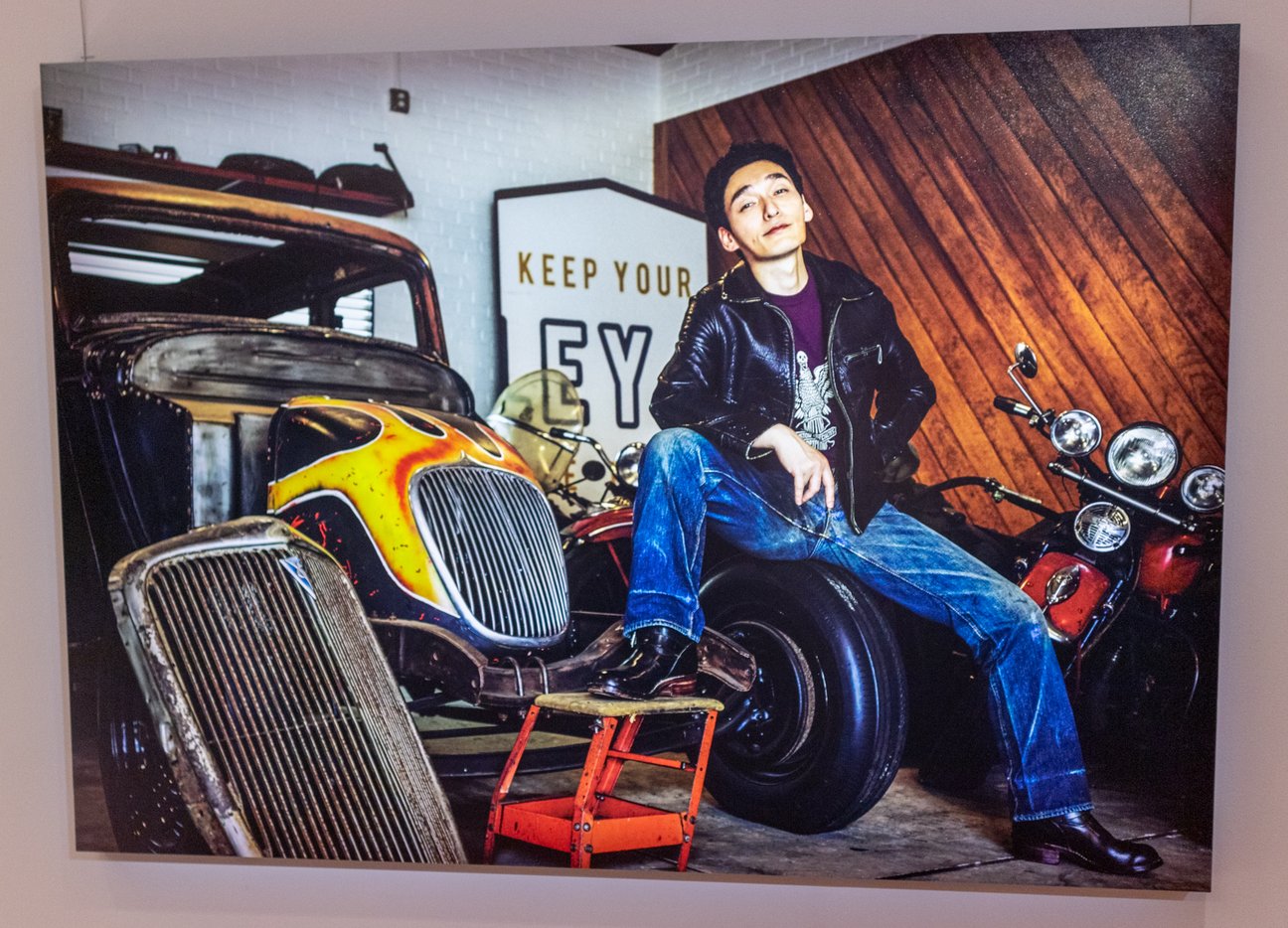 「STAY BRAVE」展示パネル