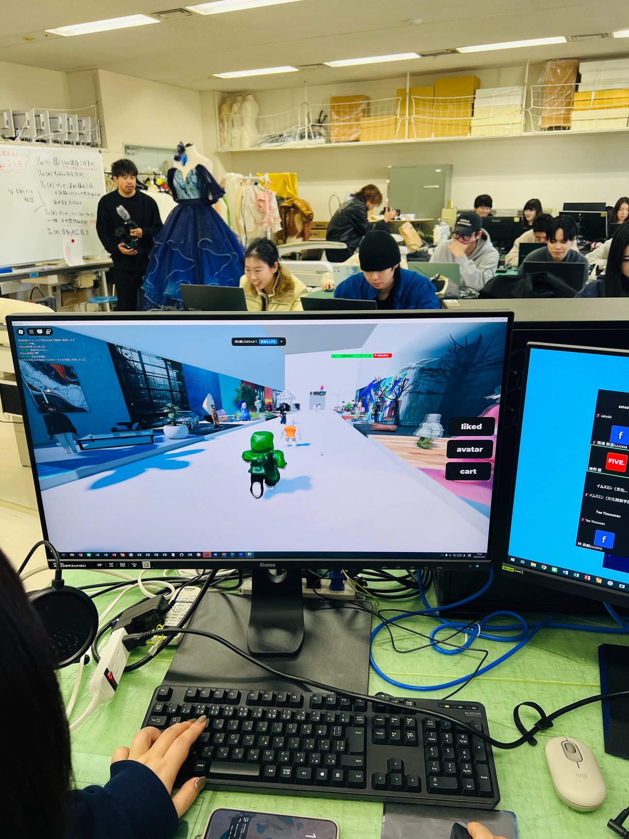 ロブロックスを操作する様子