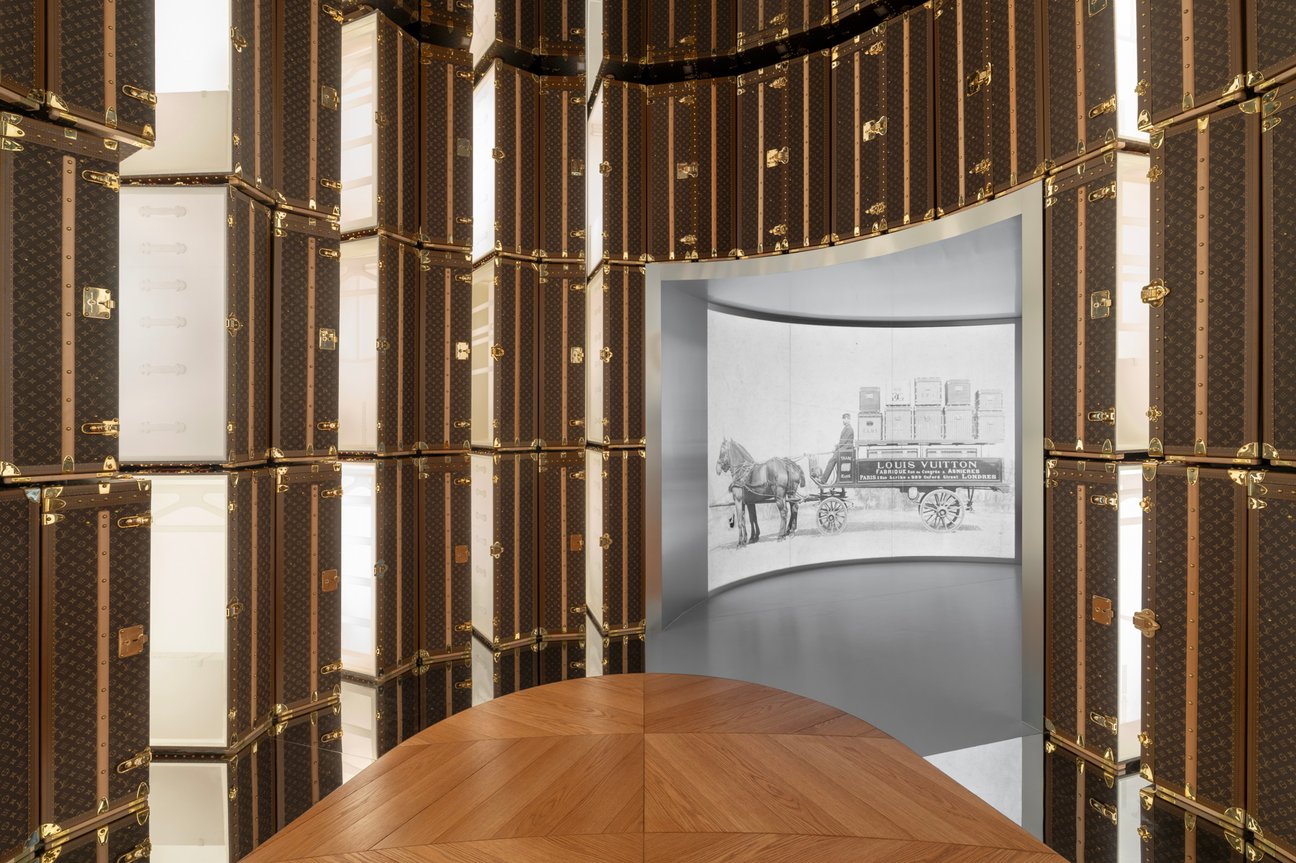 ルイ・ヴィトンのトランクの展示