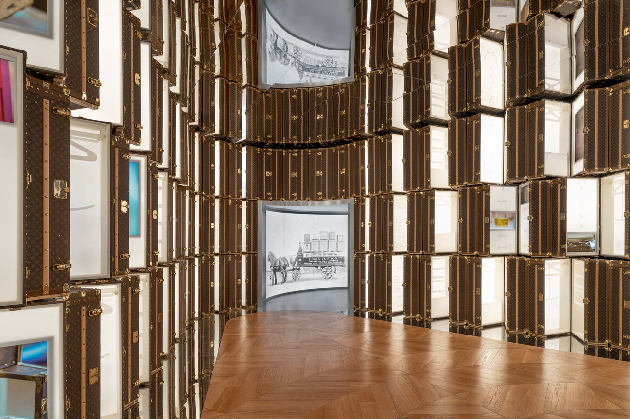 ルイ・ヴィトンのトランクの展示