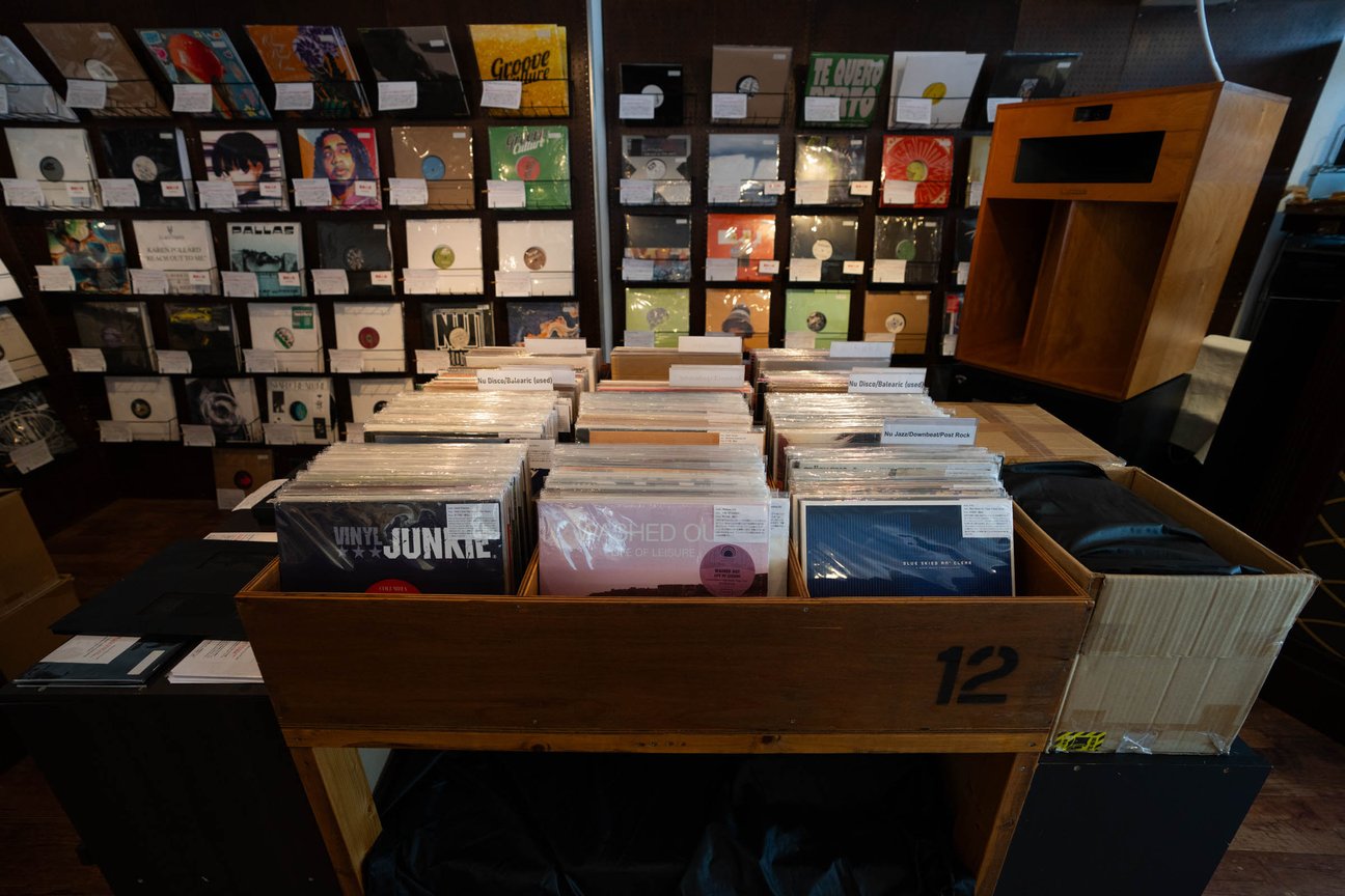 Lighthouse Recordsの内観