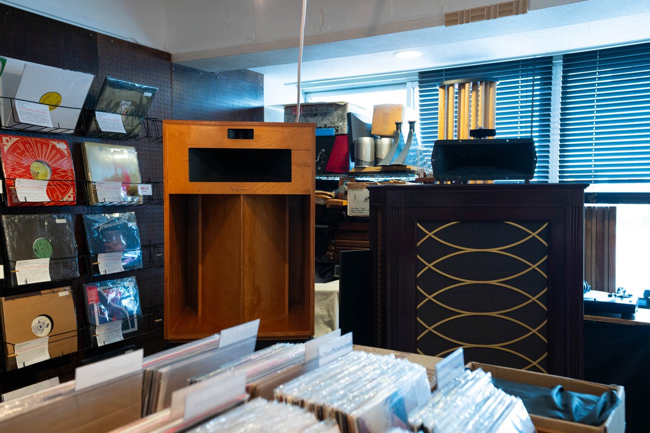 Lighthouse Recordsの内観